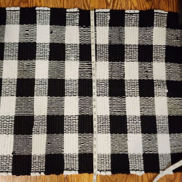 Black & White Buffalo Plaid Cotton Rug 26"x41.5" - Picture 4 of 7